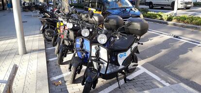 Motos eléctricas con licencia del Ayuntamiento de Barcelona de las empresas Oiz, Avant, Tucycle e Iberscot.