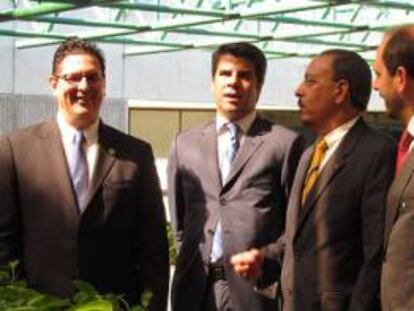 De izquierda a derecha, el director ejecutivo de la Compañía de Fomento Industrial local (PRIDCO), Antonio Medina Comas; el consejero económico y comercial de la embajada de España en Puerto Rico, Andrés Salinero Barbolia; el director ejecutivo del Consorcio del sector de biotecnología, farmacia y dispositivos médicos (INDUNIV), Iván Lugo, y el oficial de enlace de la Oficina Comercial de Puerto Rico en Europa, Adolfo Rodríguez Calzada.