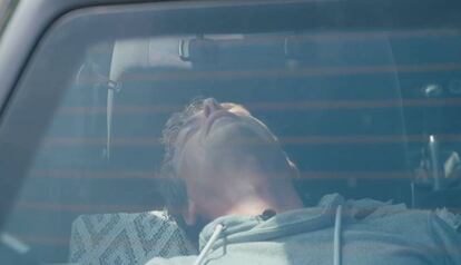 El holandés Arvid van Putten, a punto de desmayarse por el calor dentro del coche durante la prueba. La foto es de su página de Facebook.