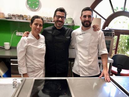 MARIA JOSÉ AZCÁRATE, FERNANDO SÁNCHEZ Y JOSÉ PASCUAL EN LA COCINA DE I+D / CAPEL