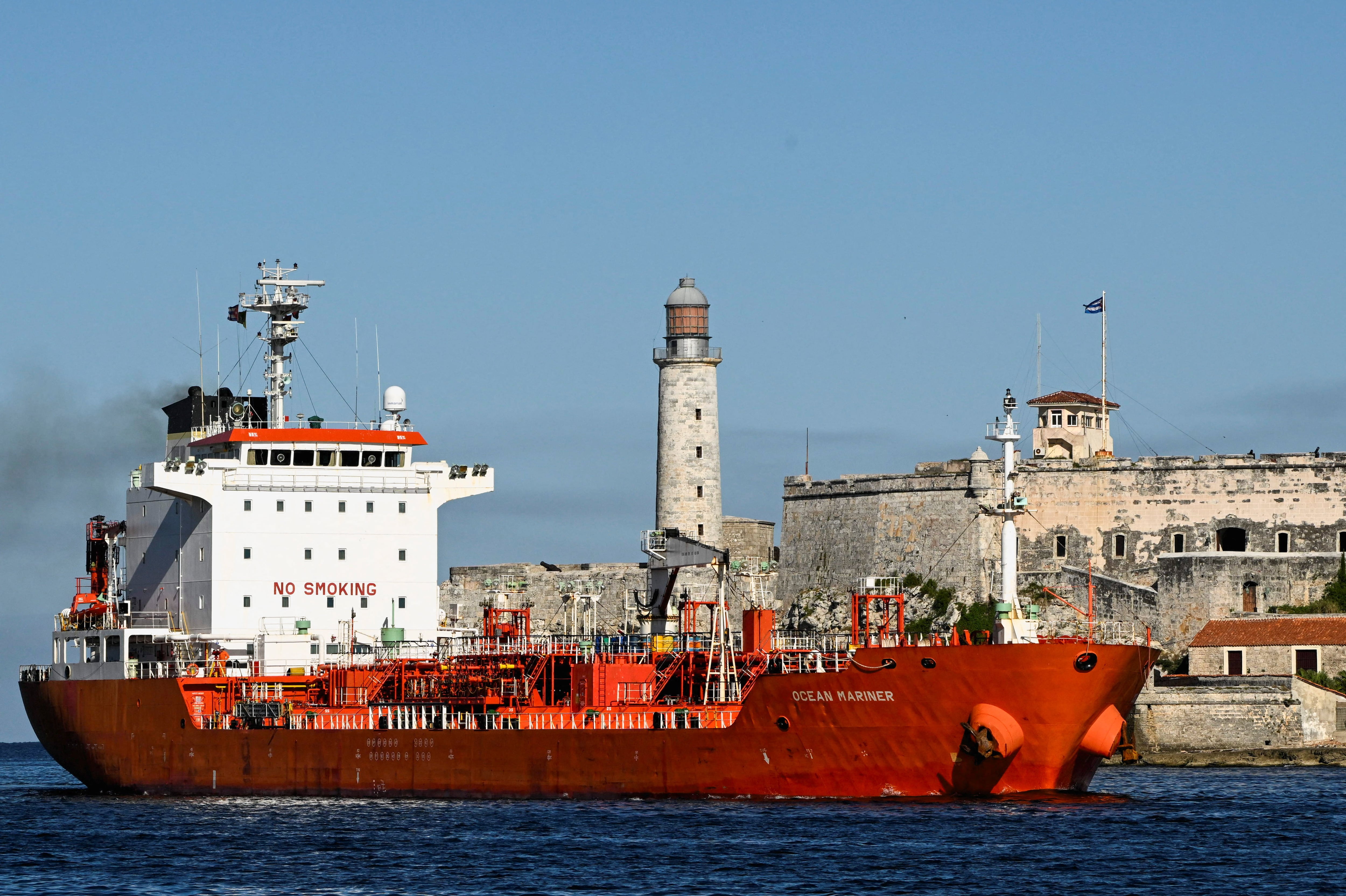 Pemex frena el envío de petróleo a Cuba