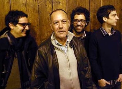 Julio Bustamante y los integrantes de Ciudadano que firma el primer disco de Maderita.