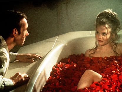 Kevin Spacey y Mena Suvari, en una escena de &#39;American Beauty&#39;, de Mendes.