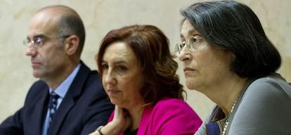 En primer término, la fiscal jefe de Cádiz, Ángeles Ayuso, acompañada de los fiscales especiales Antidroga de Algeciras.