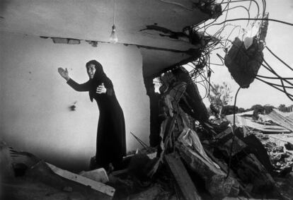 El campamento palestino de Sabra, después de la matanza perpetrada por una milicia cristiana en Beirut, Líbano, en 1982.
