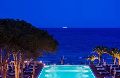 Ya en Europa, Italia es el primer Estado en n&uacute;mero de hoteles cinco estrellas, con m&aacute;s de 450. En la imagen, vistas desde la piscina del Hotel La Villa del Re, en Cerde&ntilde;a.
