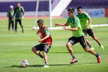 Jugadores de la Selección de fútbol de México durante su entrenamiento.