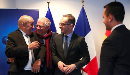 Desde la izquierda, el ministro de Exteriores francés, Jean-Yves Le Drian; el jefe de la diplomacia europea, Josep Borrell; y el titular de Exteriores alemán, Heiko Maas, este martes en Bruselas.