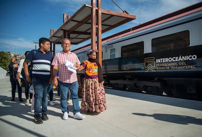 Pasajeros llegan al Corredor Interoceánico del Istmo de Tehuantepec, en Salina Cruz, Oaxaca, el 22 de diciembre de 2023.