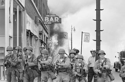 En 1967 se produjeron unos disturbios raciales en Detroit de tal magnitud que así se tuvo que emplear la Guardia Nacional. Ahí saben cómo armarla gorda.