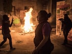 Yesenia Zamudio, en conjunto con integrantes del Frente Nacional Ni Una Menos se manifestaron la madrugada del 11 de Septiembre de 2020, en el exterior de la Comisión Nacional de Derechos.