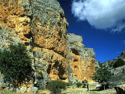 El barranco de la Hoz Seca, donde se sitúa el santuario de la Virgen de Jaraba, brinda uno de los paisajes más abruptos de la ruta por el río Mesa.
