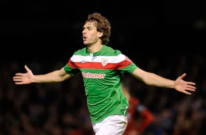 Fernando Llorente celebra su primer gol en el minuto 17 de partido