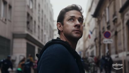 Antes de que termine el verano, el 31 de agosto, Amazon Prime Video estrenará la reinvención televisiva del famoso héroe creado por Tom Clancy, que ahora estará interpretado por John Krasinski ('The Office'). A este prometedor analista de la CIA le acaban de asignar su primera misión. El descubrimiento de un patrón en la comunicación terrorista lo empuja al centro de una peligrosa estrategia que amenaza con la destrucción global.