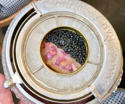Cabezas de gambas con caviar.