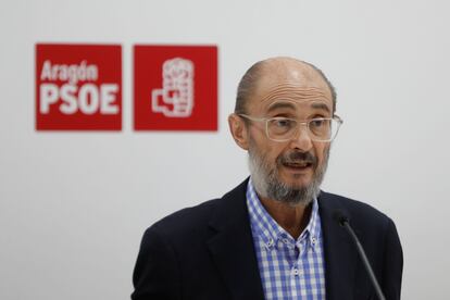 El secretario general del PSOE de Aragón, Javier Lambán, en julio en la sede regional.