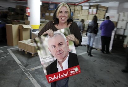 Carteles de IU para la candidatura a las Elecciones Generales de 2011 del 20-N en la sede del partido en la calle Olimpo.