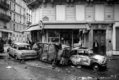 Destrozos en la Rue Gay-Lussac de Pars, una de las ms castigadas por los disturbios.