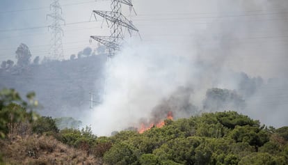 L&#039;incendi a Collserola, en una zona propera a Nou Barris.