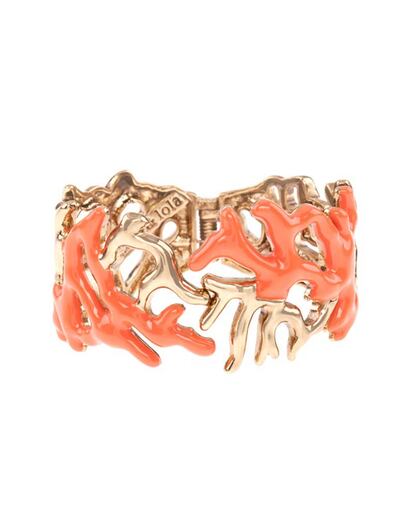 Brazalete combinado en forma de coral de Bimba & Lola (26 euros).