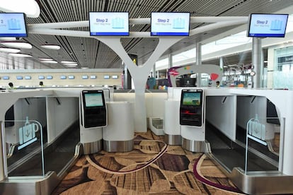 Máquinas automáticas para acceder a la zona de embarque en los aeropuertos.
