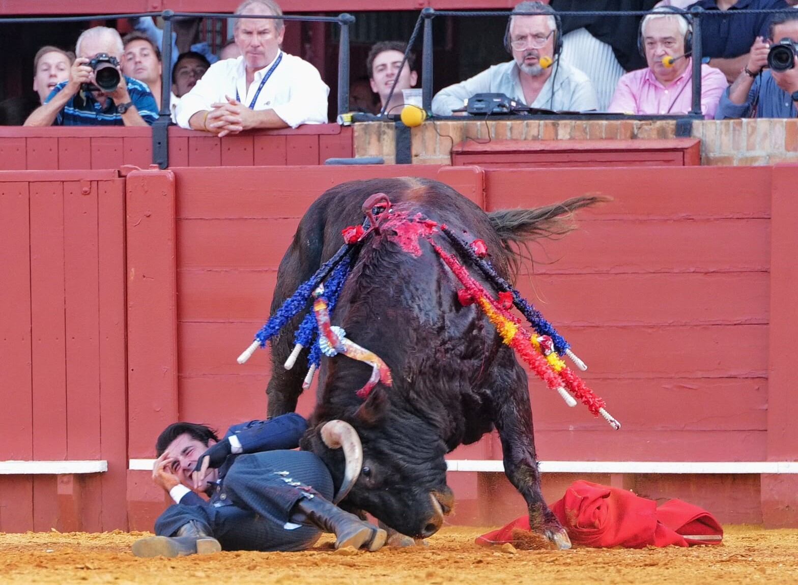Talavante, herido grave en el festival que cerró la temporada sevillana