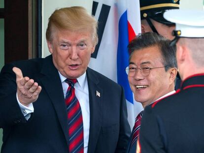 Donald Trump nesta terça-feira na Casa Branca, junto com o presidente sul-coreano, Moon Jae-in