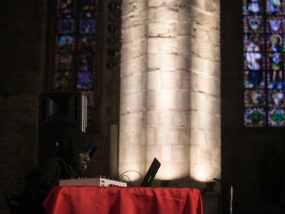 Concierto de KMRU en la basílica de Santa Maria del Mar.