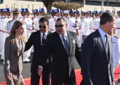 Los Reyes de España, con el rey de Marruecos y el príncipe Mulay, en julio pasado.