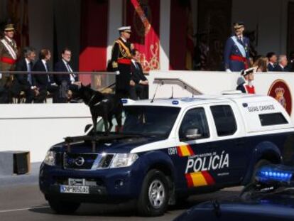 La invitación de la ministra de Defensa, Dolores de Cospedal, para que el cuerpo Nacional de Policía participara en el desfile fue finalmente aceptada ante el desafío independentista de Cataluña