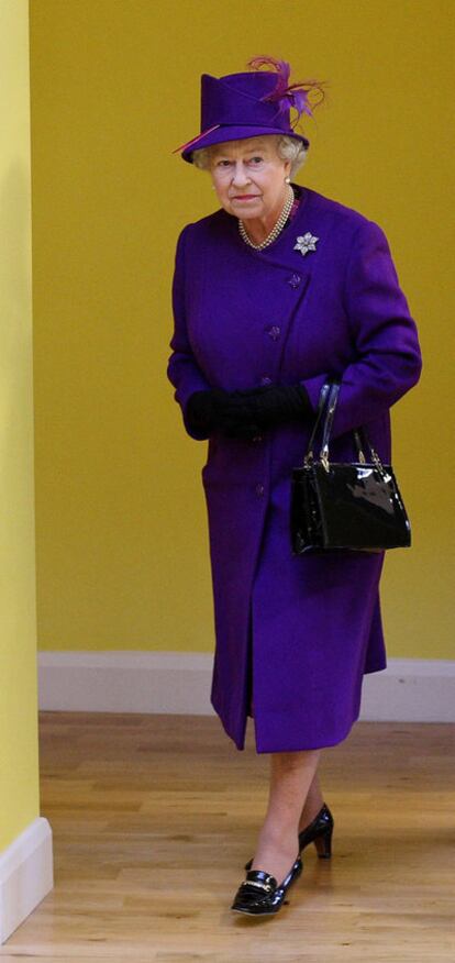 La reina Isabel II, durante una visita a un centro médico el pasado 9 de diciembre.