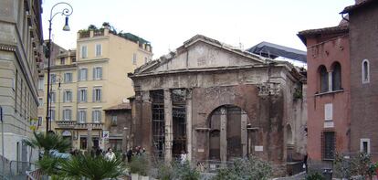 Fachada sudoeste del P&oacute;rtico de Octavia, en Roma.