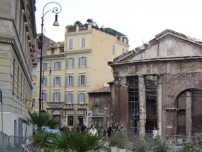 Fachada sudoeste del P&oacute;rtico de Octavia, en Roma.