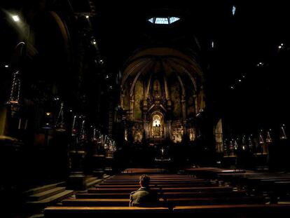 Miguel Hurtado, víctima de abusos sexuales en el monasterio de Montserrat, en el interior de la abadía en 2019.