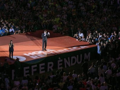 Carles Puigdemont durante el acto de inicio de campa&ntilde;a para el refer&eacute;ndum del 1-O.