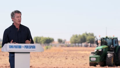 El líder del PP, Alberto Núñez Feijóo, durante la clausura de una jornada sobre el sector primario celebrada este domingo en Membrilla (Ciudad Real).