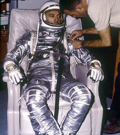 El astronauta Alan B. Shepard Jr. durante la primera misión MR-3 de vuelo suborbital tripulado. La nave espacial 'Freedom 7', que transportaba al primer estadounidense, el astronauta Shepard, impulsada por el vehículo de lanzamiento Mercury-Redstone, se lanzó el 5 de mayo de 1961.