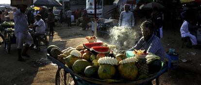 Un puesto de fruta en India. 