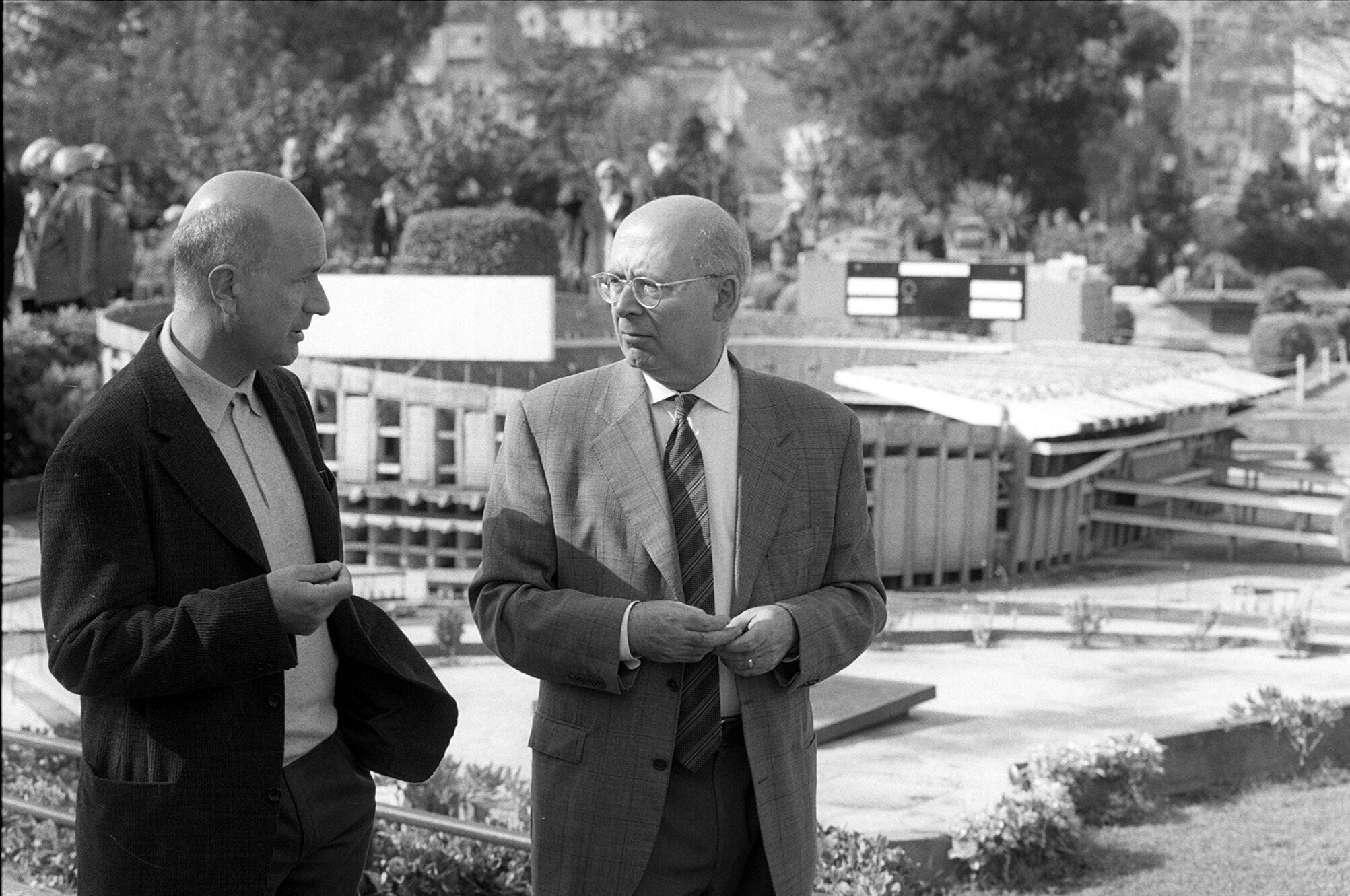 Josep Lluís Durn i Lleida (a la izquierda) y Joan Rigol,en la fiesta del 68ª aniversario de la UDC, en 1999.