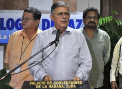 Integrantes de las FARC en las pláticas de paz, en La Habana, Cuba