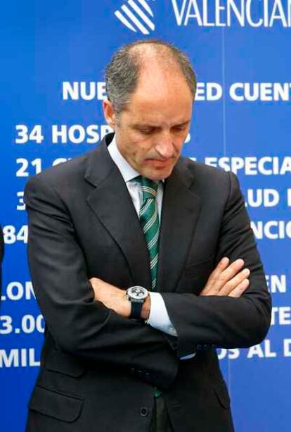 Francisco Camps, ayer, durante la inauguración de un ambulatorio en Valencia.