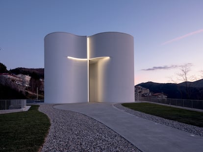 Iglesia de Santa Maria Goretti en Mormanno de Mario Cucinella.