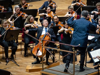 El violonchelista Yo-Yo Ma bajo la dirección de Alan Gilbert, el pasado 16 de octubre