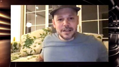Residente agradece el premio desde su casa.