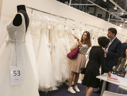El sector de la moda para bodas da empleo en España a 13.400 personas.