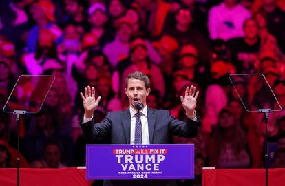 Tony Hinchcliffe, este domingo durante su intervención en el Madison Square Garden de Nueva York. 