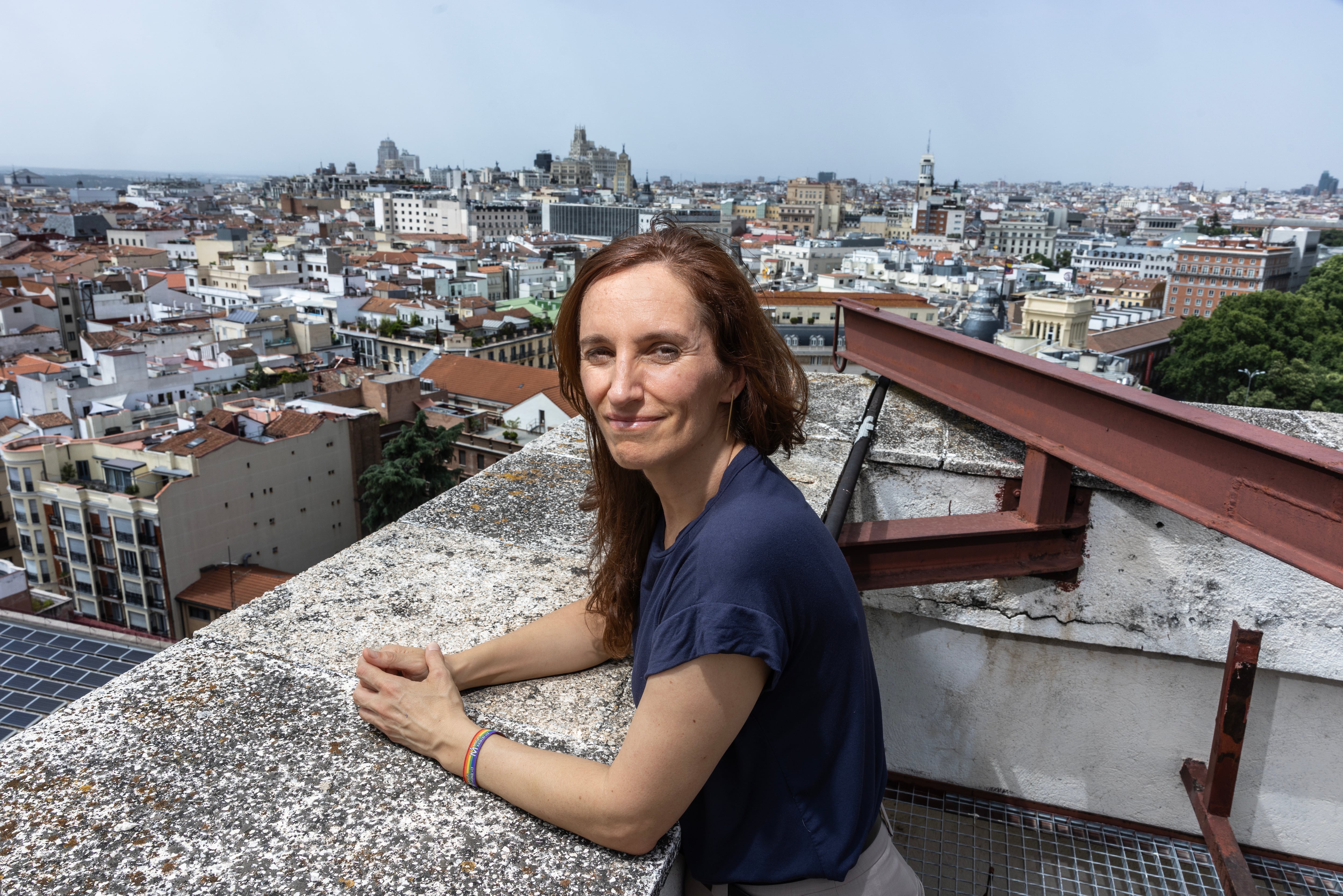 Mónica García, en la azotea del ministerio de Sanidad, en Madrid, este miércoles. 