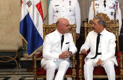 O presidente dominicano Danilo Medina (esquerda).