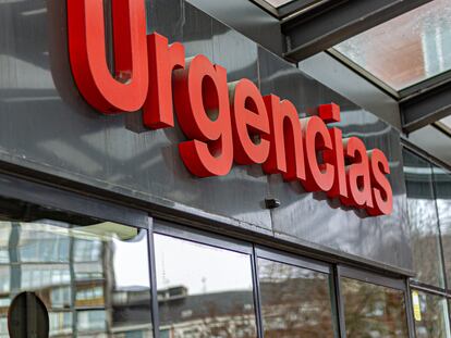 Madrid, Spain. March 7 2022. Emergency entrance sign at a Spanish hospital. Raining day