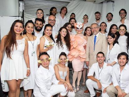 Björk, con el coro universitario Staccato en una imagen en Ciudad de México colgada en Instagram.